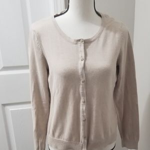 Basic H&M sz M Cream colored long-sleeve sweater